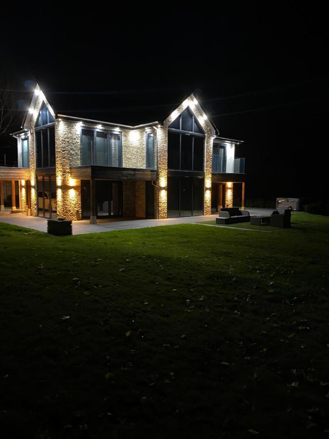 Stunning Modern Home Set In Beautiful Grounds. Бат Экстерьер фото
