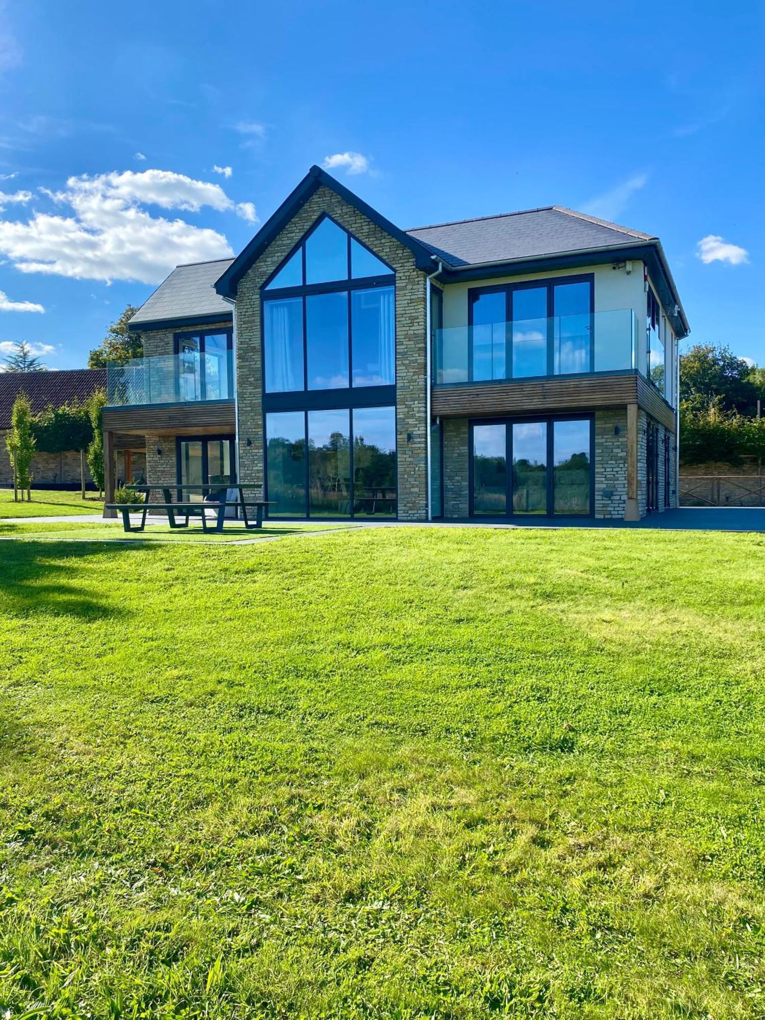 Stunning Modern Home Set In Beautiful Grounds. Бат Экстерьер фото