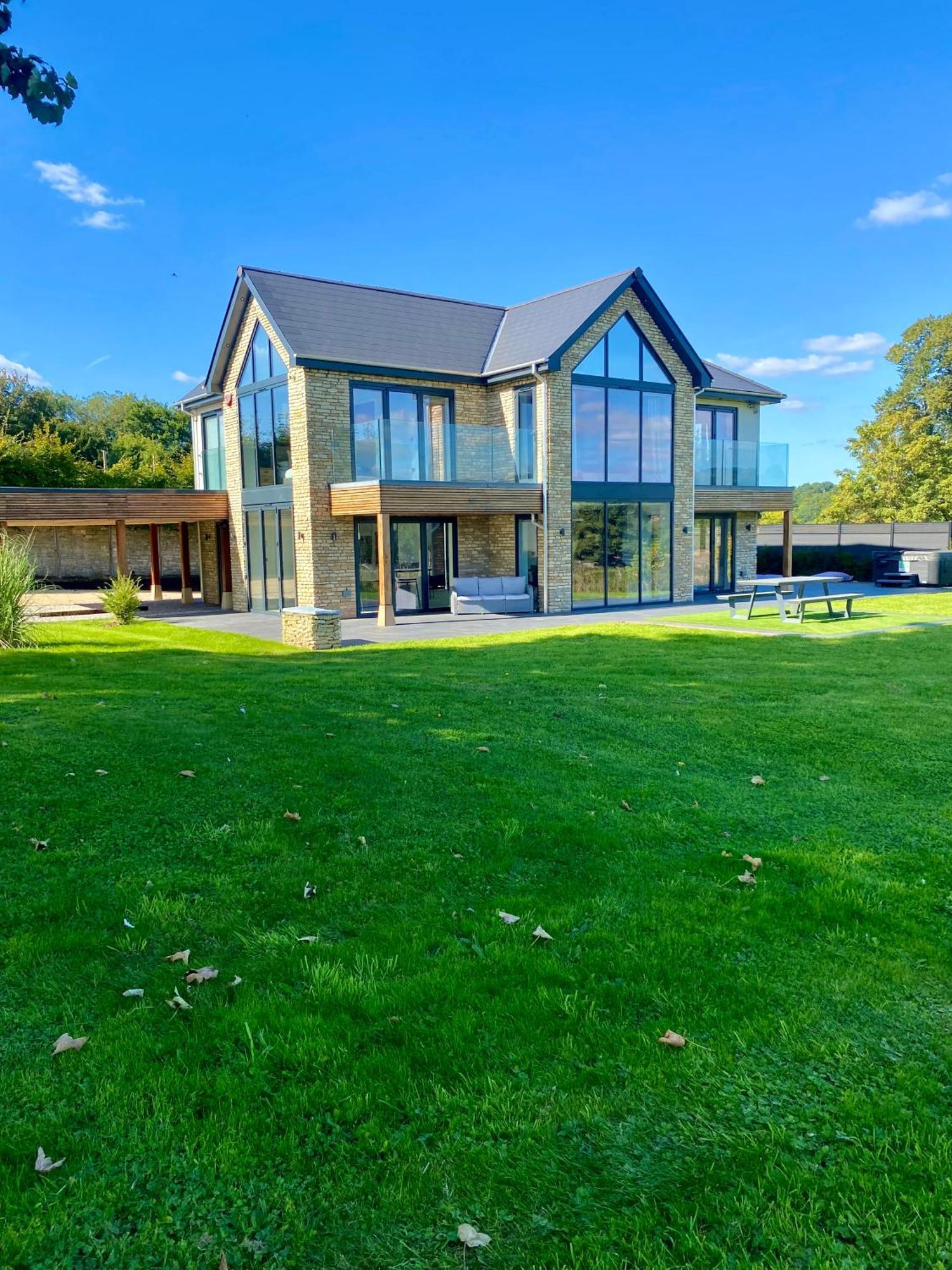 Stunning Modern Home Set In Beautiful Grounds. Бат Экстерьер фото